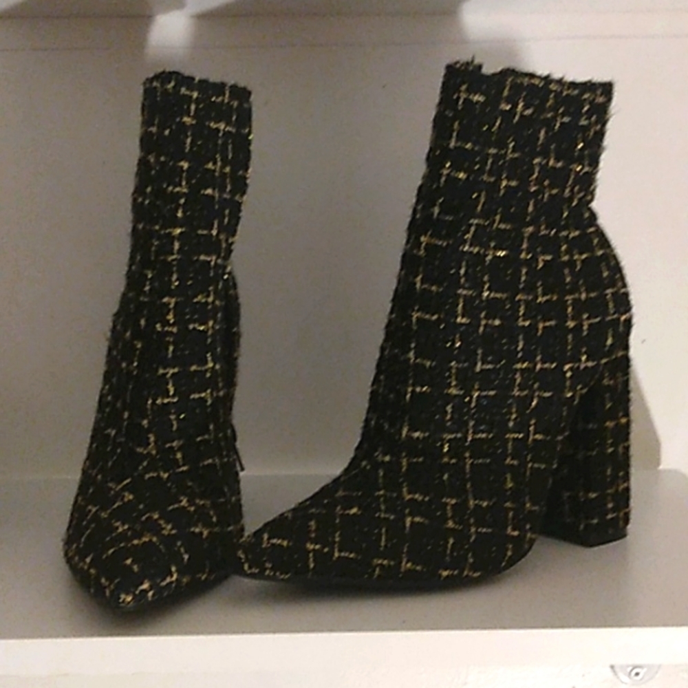 BLACK GOLD ANKLE BOOTS